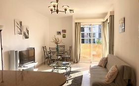 1 Bedroom Flat, Prime Location Near Sea, Sleeps 4
